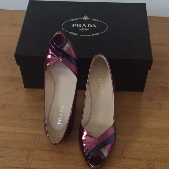 Prada Metallic Purple Patent Leather Peep Toe Pumps Heels 38.5 US 8