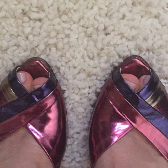 Prada Metallic Purple Patent Leather Peep Toe Pumps Heels 38.5 US 8
