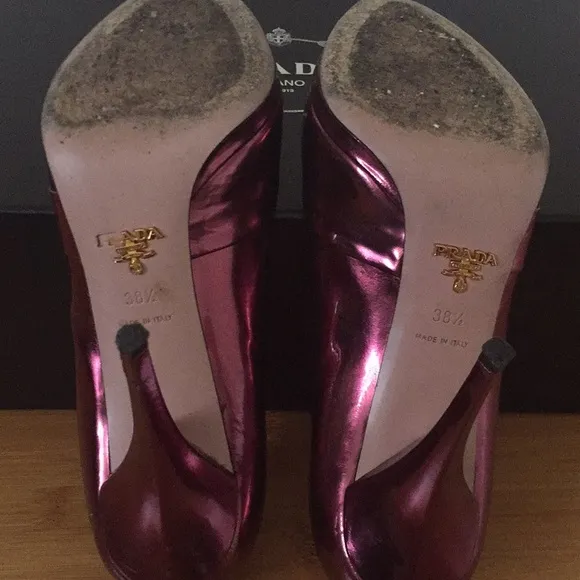 Prada Metallic Purple Patent Leather Peep Toe Pumps Heels 38.5 US 8