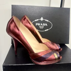 Prada Metallic Purple Patent Leather Peep Toe Pumps Heels 38.5 US 8