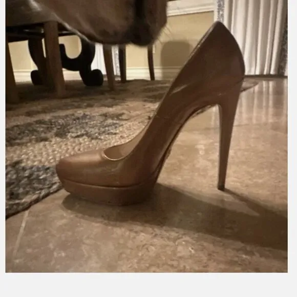 PRADA Women's Patent Leather Pumps size 37