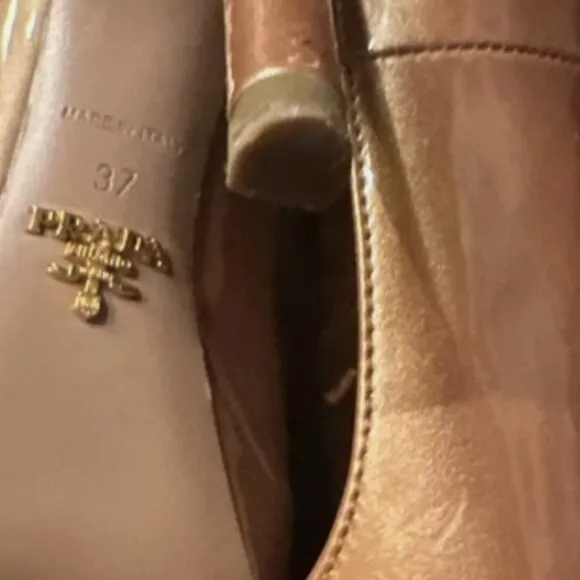 PRADA Women's Patent Leather Pumps size 37