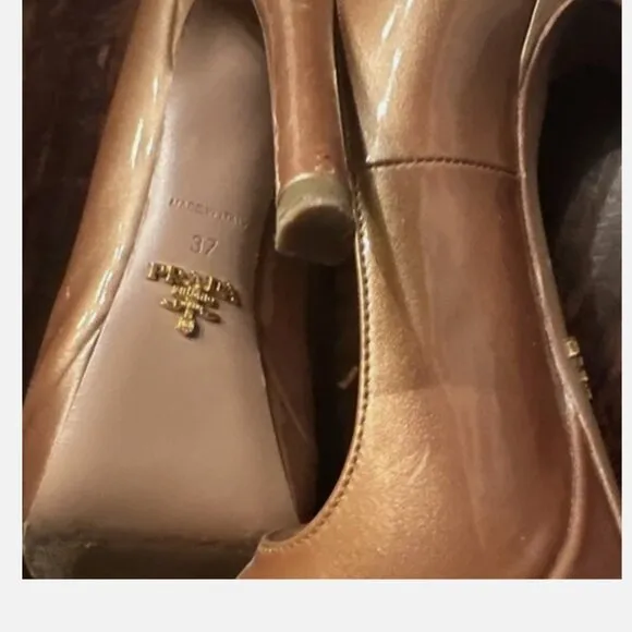 PRADA Women's Patent Leather Pumps size 37