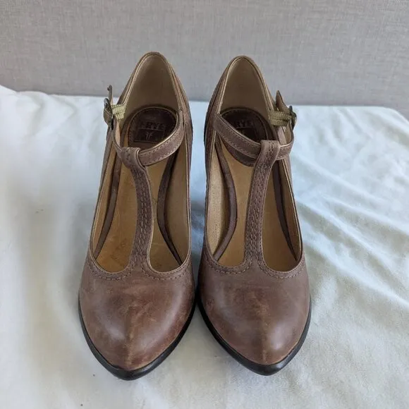 RARE Frye Brown T-strap Leather Pumps Distressed-style Vintage-inspired heels