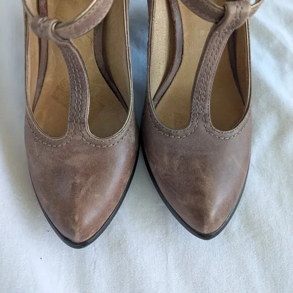 RARE Frye Brown T-strap Leather Pumps Distressed-style Vintage-inspired heels