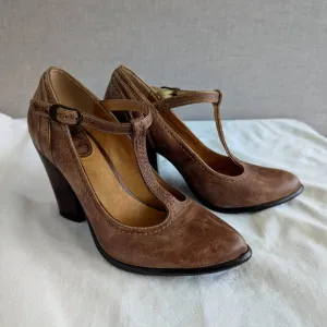 RARE Frye Brown T-strap Leather Pumps Distressed-style Vintage-inspired heels
