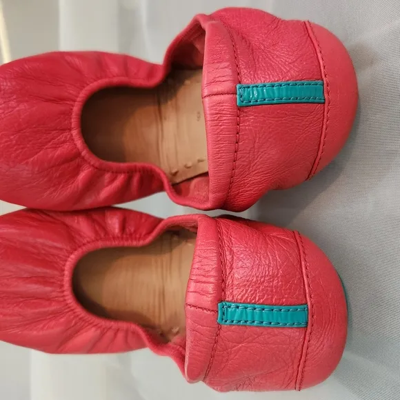 RARE! Poppy Tieks In Size 6