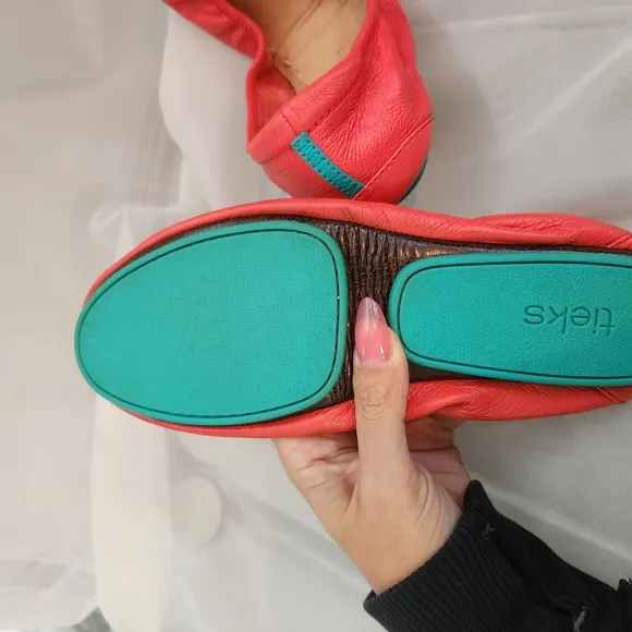 RARE! Poppy Tieks In Size 6