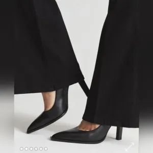 Reiss Ada Court Leather Heels Size 40 NWOB