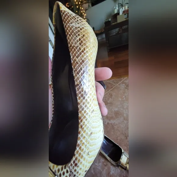Roger Vivier Tan Python Pumps Shoes Sz. 38.5