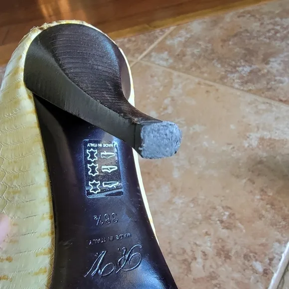 Roger Vivier Tan Python Pumps Shoes Sz. 38.5