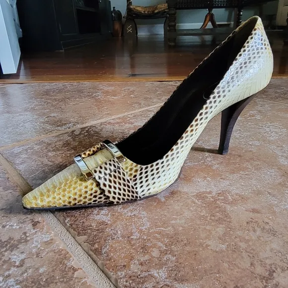 Roger Vivier Tan Python Pumps Shoes Sz. 38.5