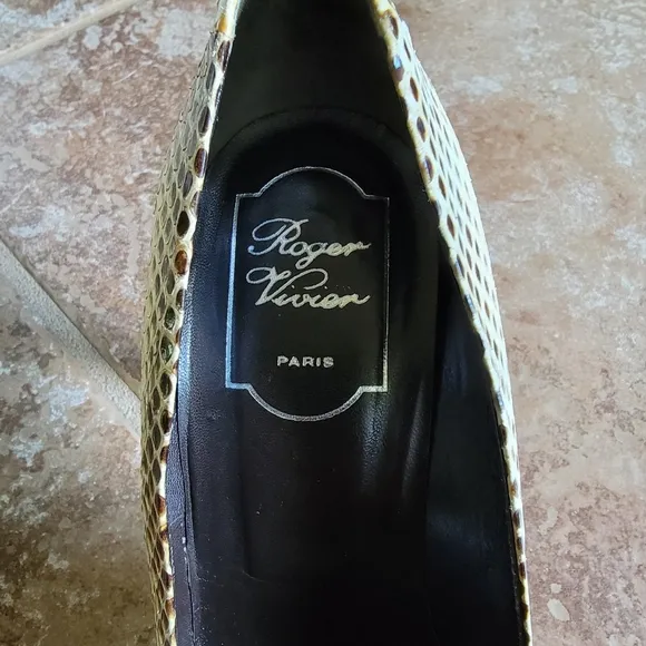 Roger Vivier Tan Python Pumps Shoes Sz. 38.5