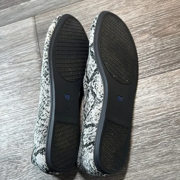 Rothy's Black and White Flats with Elegant Design woman’s size 11.5 (d76)