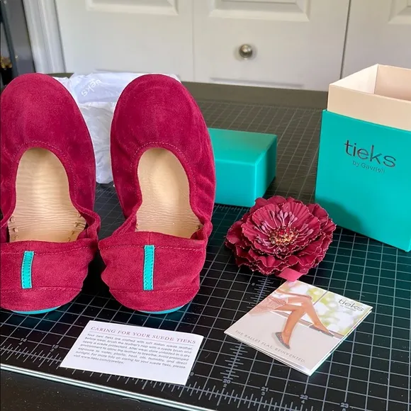 Rouge Suede Tieks Women's Ballet Flats size 9 never worn