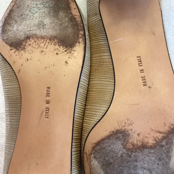 SALVATORE FERRAGAMO Beige Tan closed toe 1&quot; kitten heel sz 7.5 VTG feel shoe