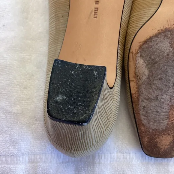 SALVATORE FERRAGAMO Beige Tan closed toe 1&quot; kitten heel sz 7.5 VTG feel shoe