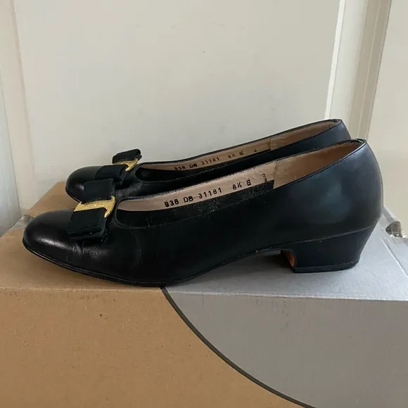 Salvatore Ferragamo Black Leather Vera Vara Bow Pumps Kitten Heel Shoes- SZ 8.5