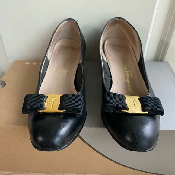 Salvatore Ferragamo Black Leather Vera Vara Bow Pumps Kitten Heel Shoes- SZ 8.5