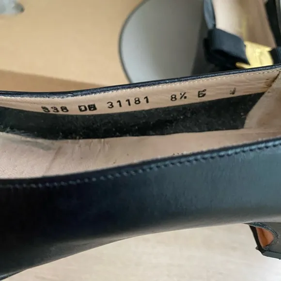 Salvatore Ferragamo Black Leather Vera Vara Bow Pumps Kitten Heel Shoes- SZ 8.5