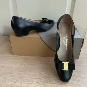 Salvatore Ferragamo Black Leather Vera Vara Bow Pumps Kitten Heel Shoes- SZ 8.5
