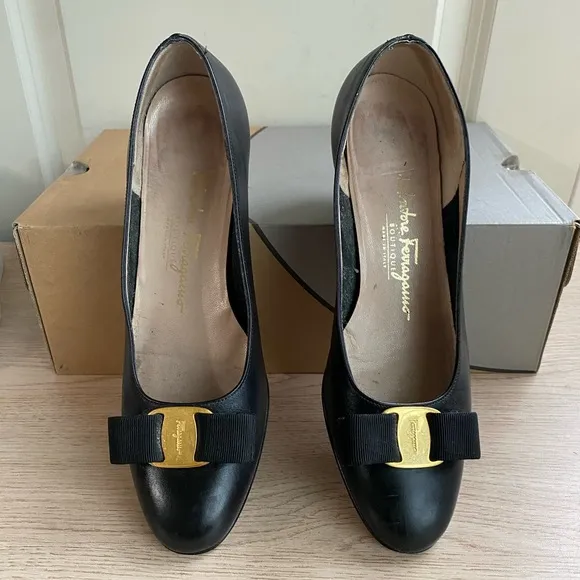 Salvatore Ferragamo Black Leather Vera Vara Bow Pumps Kitten Heel Shoes- SZ 8.5