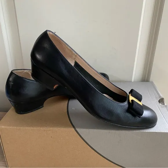 Salvatore Ferragamo Black Leather Vera Vara Bow Pumps Kitten Heel Shoes- SZ 8.5