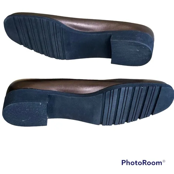 Salvatore Ferragamo Boutique Bronze Flats Shoes Size 8 A2