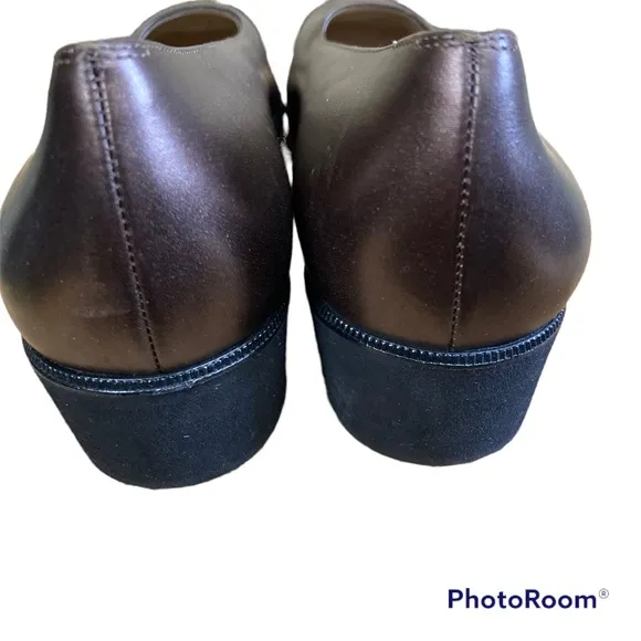 Salvatore Ferragamo Boutique Bronze Flats Shoes Size 8 A2