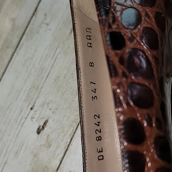 Salvatore Ferragamo Croc Embossed Leather Kitten Heel Pumps Shoes Size 8 A‎ A A