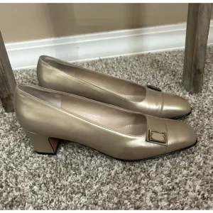 SALVATORE FERRAGAMO Gold Leather Bow Low Heels Vintage Size 10 AA 62572