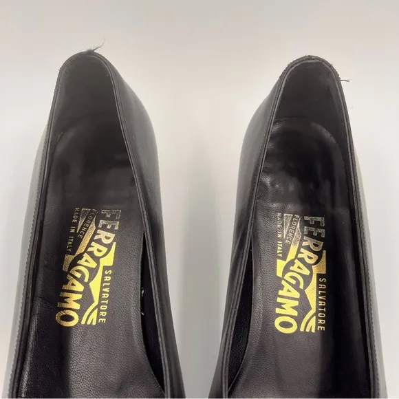 Salvatore Ferragamo Navy Nella Gancini Leather Pumps 8.5 3A Vintage Heels