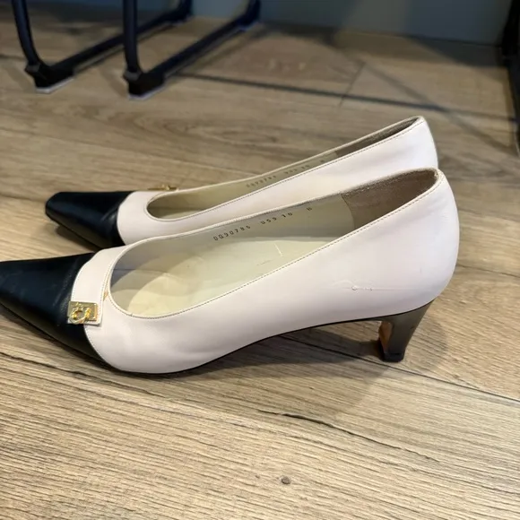 Salvatore Ferragamo Women's Black and Cream Shoes 10