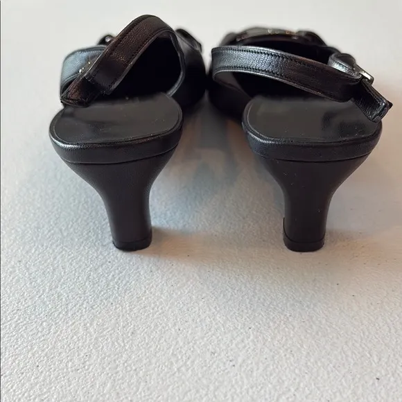 Salvatore Ferragamo Women's Black Slingback Shoes Size 7 2A