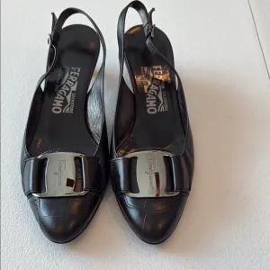 Salvatore Ferragamo Women's Black Slingback Shoes Size 7 2A