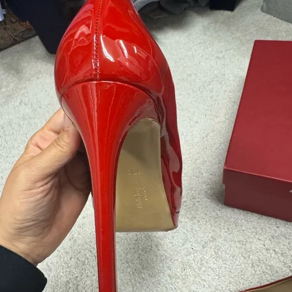 Salvatore Ferragamo Women's Red Patent Leather Pumps