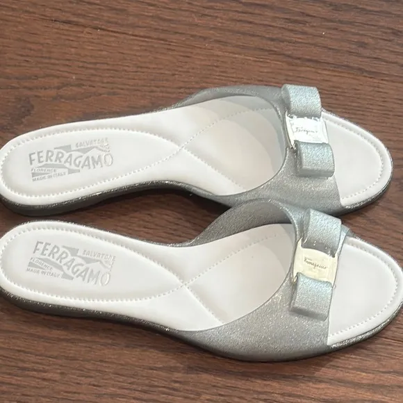 Salvatore Ferragamo Women's Silver Cirella Slide Sandals Size 8