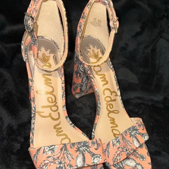 Sam Edelman Orange and Black Heels with Elegant Design