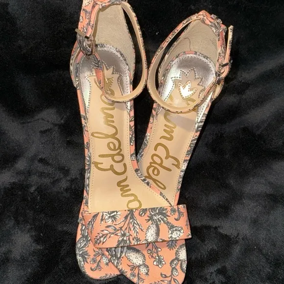 Sam Edelman Orange and Black Heels with Elegant Design