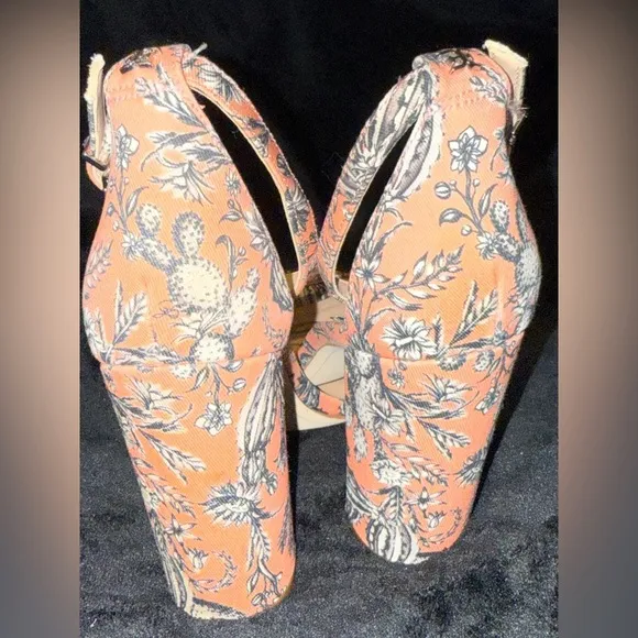 Sam Edelman Orange and Black Heels with Elegant Design