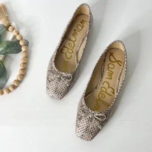 Sam Edelman Snake beige flats loafers shoes Sz 7