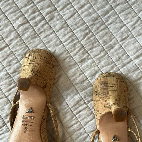 Schutz anthro Evenise strapy 90’s Y2K Kitten Heel Sandals Natural cork size 9
