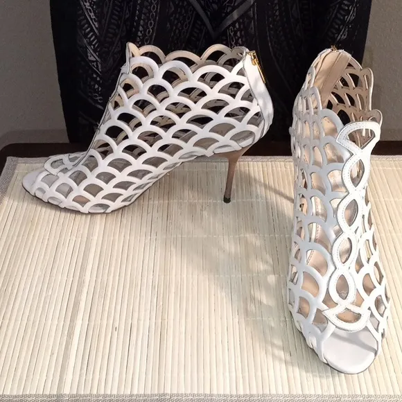 SERGIO ROSSI Elegant Cream Cutout Women's Booties Shoes EU Size 39