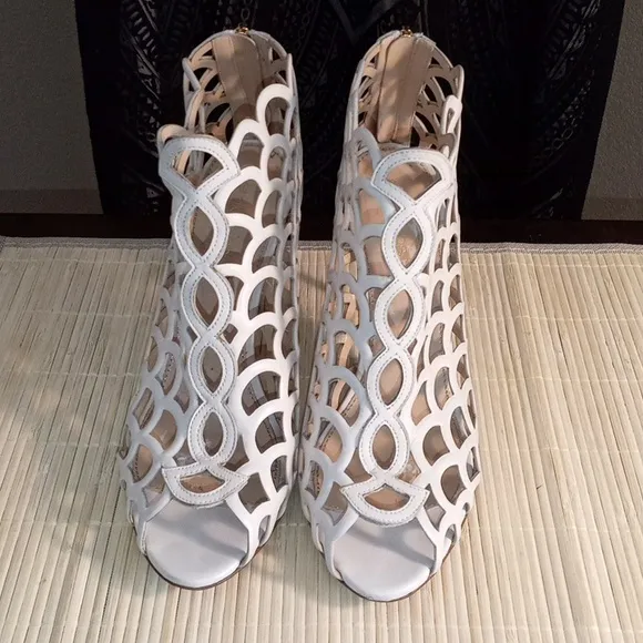 SERGIO ROSSI Elegant Cream Cutout Women's Booties Shoes EU Size 39