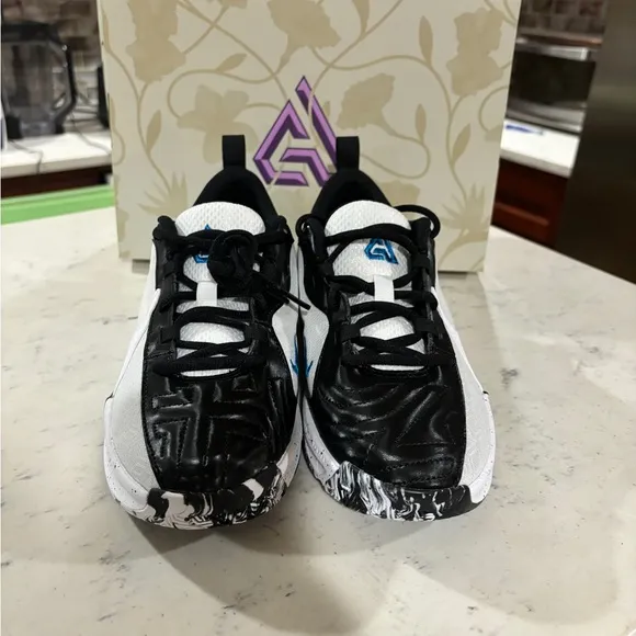 Size 5.5Y/6Y Nike Freak 5 GSBig  Kids Basketball Shoes White Black DZ4486-100