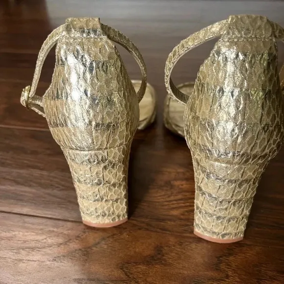Snazzy, Sexy Chique Gold Sandals- wedding, formal by Nauralizer- NWOT size 9.5