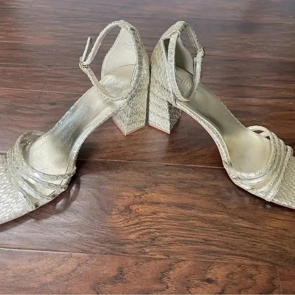 Snazzy, Sexy Chique Gold Sandals- wedding, formal by Nauralizer- NWOT size 9.5