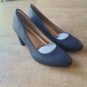 Sofft® Parisa Pumps Navy Blue Women size 7 Leather Upper Block Heel NWOB