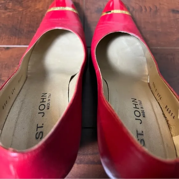 ST. JOHN Designer Red Pumps Closed Pointed Toe Shoes Heels Logo Size 10