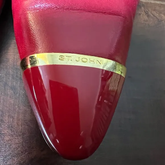 ST. JOHN Designer Red Pumps Closed Pointed Toe Shoes Heels Logo Size 10